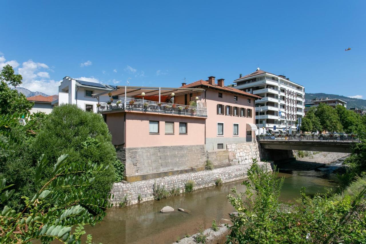 Appartamento Grande Al Ponte. Situato Vicino All'Ospedale, Al Parco E Al Centro Citta Trento Exterior photo